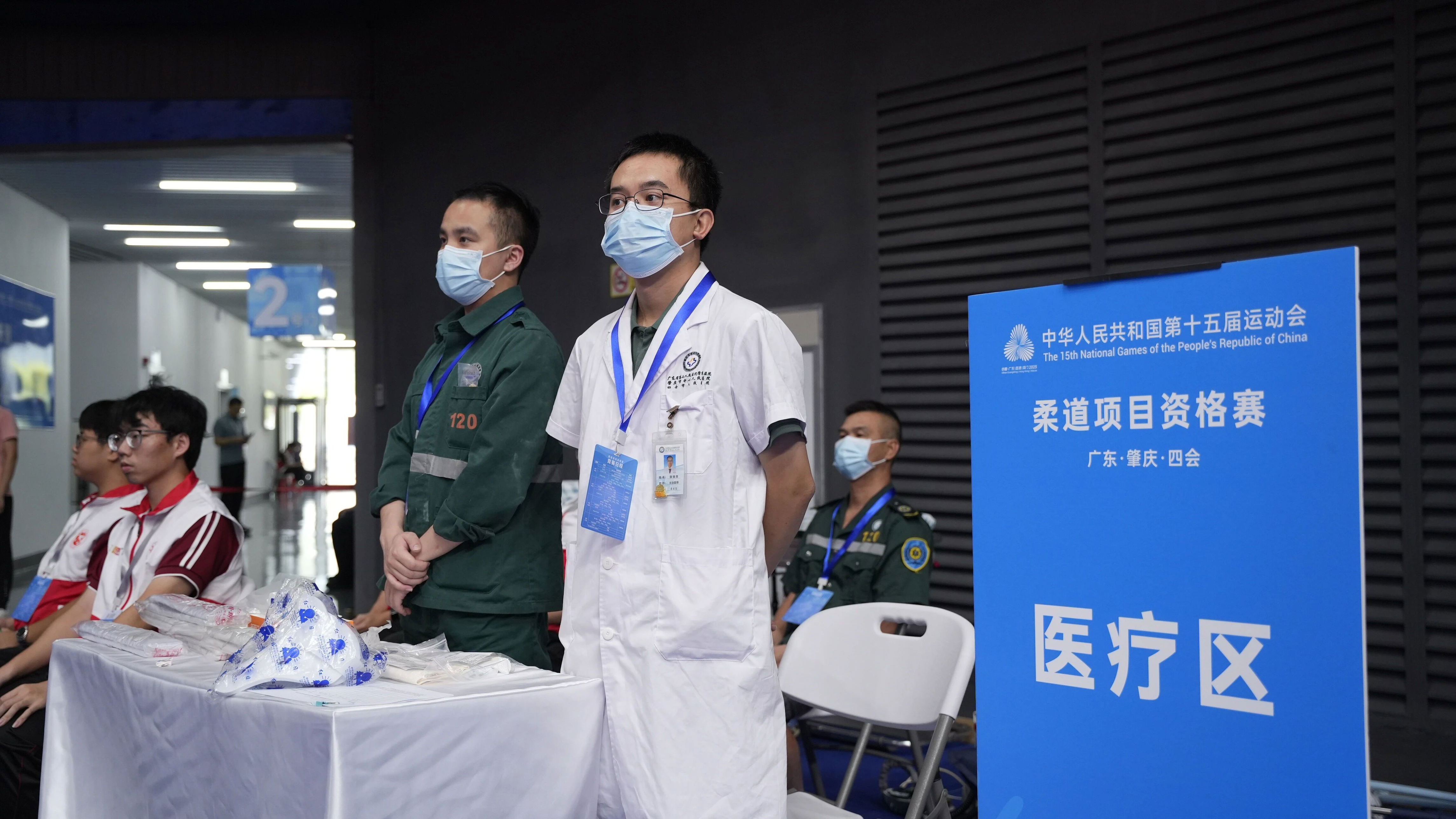 严格执行, 在赛事期间, AA