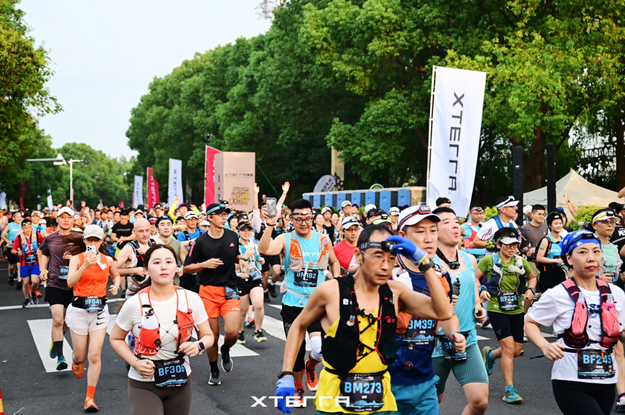 近日, 笑语交织在, 的单一范畴